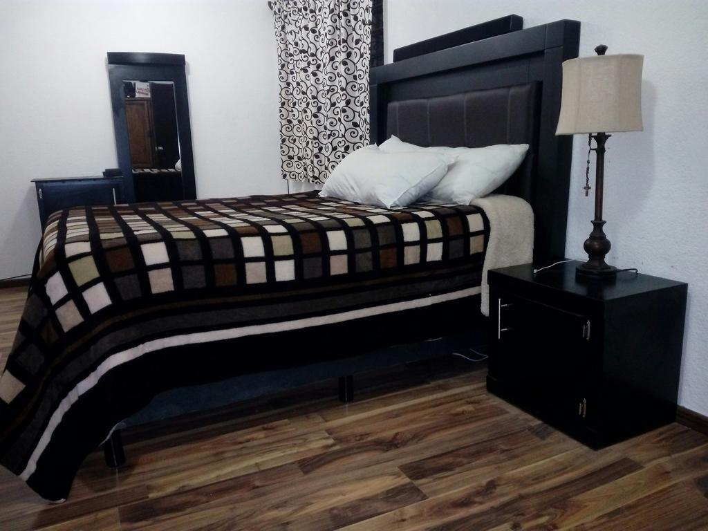 Hostal Las Cruces 巴利亚多利德 外观 照片