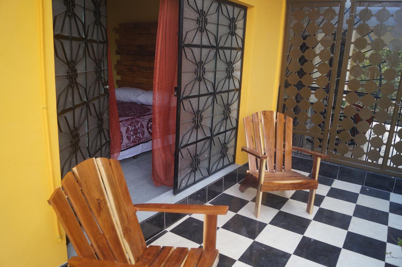 Hostal Las Cruces 巴利亚多利德 外观 照片